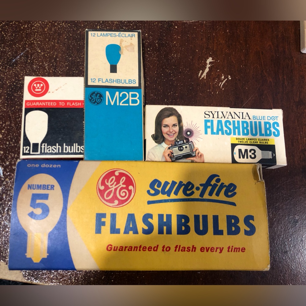 4 Boxes of Vintage Flashbulbs All Made in Canada Not Tested